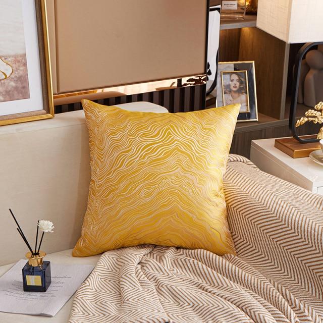 housse de coussin en soie dorée
