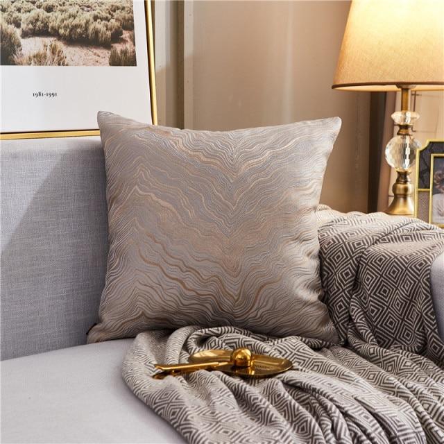 housse de coussin en soie marron