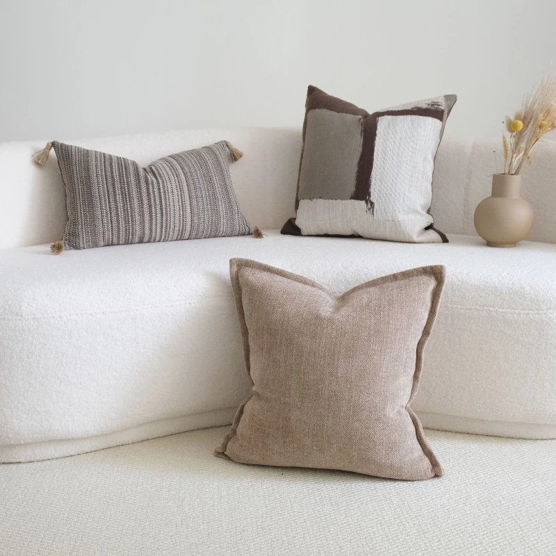 coussin beige classique