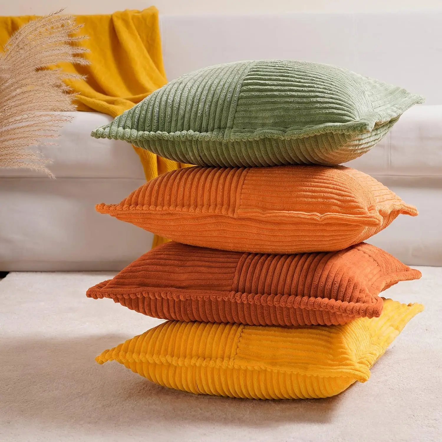 Coussin velours côtelé minimaliste