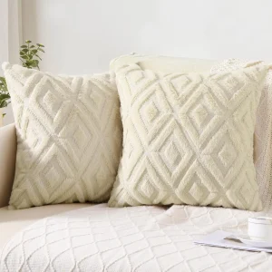 Housse de coussin, en fausse fourrure, couleur beige pâle