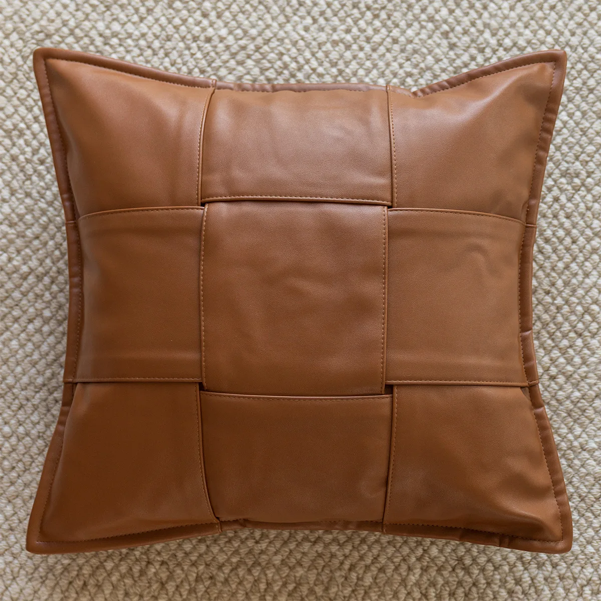 Housse de coussin 45 × 45 cm brun – Design italien chic effet cuir tressé