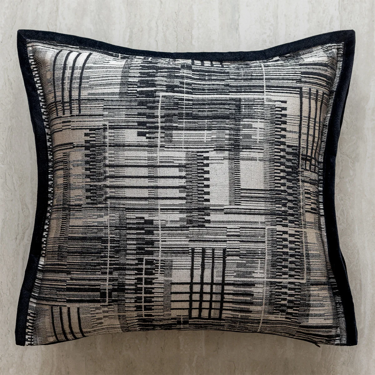 housse de coussin noir et blanc