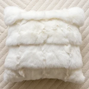 Housse de coussin 45 × 45 cm blanche effet fausse fourrure – Déco chic effet fourrure