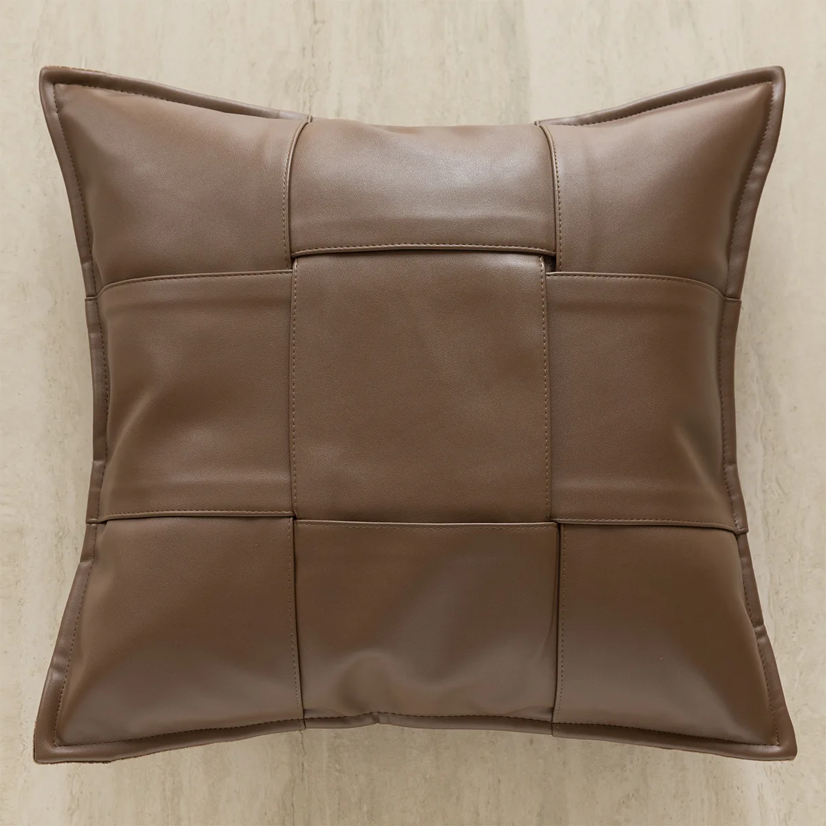 Housse de coussin 45 x 45 cm taupe style italien Design luxe effet cuir tressé